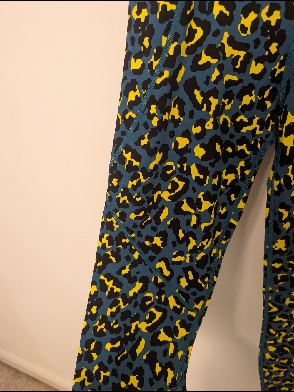 Sweaty Betty Power 7/8 Length Blue & Yellow Leopard Print Leggings Women's Sz 4 - Picture 5 of 10